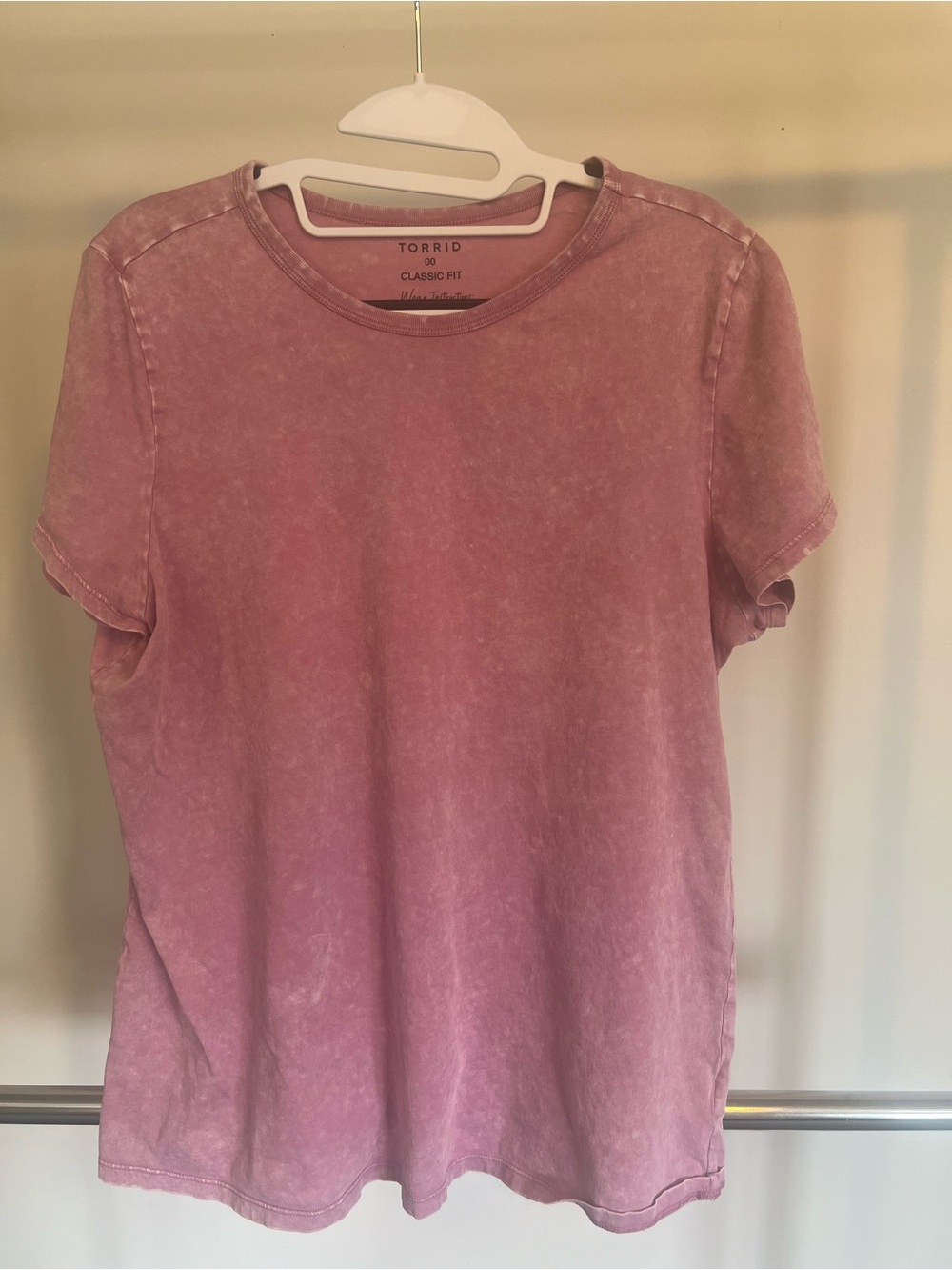 torrid Mineral Wash Short Sleeve Tee - Fuscia